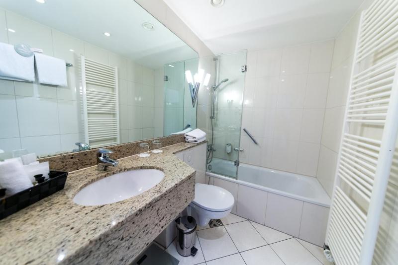 Deluxe Double Room image 3
