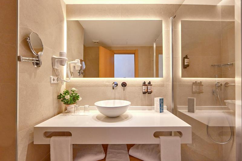 Comfort Twin Room  image 4
