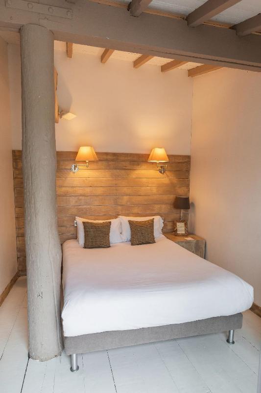 Small Double Room image 3