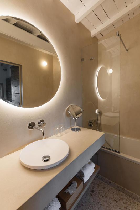 Triple Room with Terrace image 2
