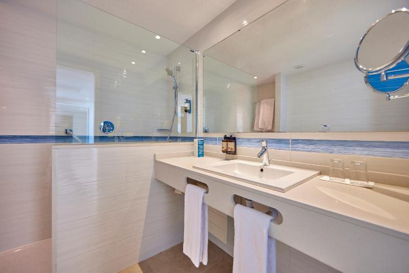 Junior Suite with Sea View image 2