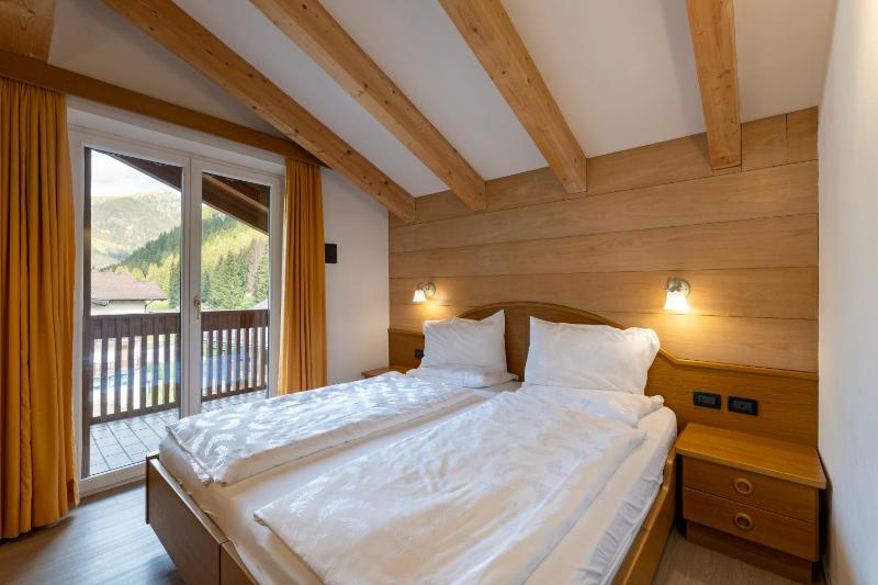 Deluxe Double Room image 2
