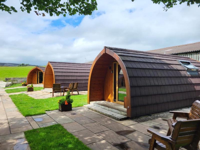 Double room with Patio and Hot Tub (Pen-y-ghent) image 4