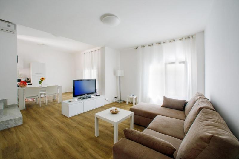 Two-Bedroom Apartment with Sea View image 1