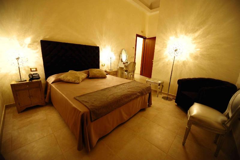 Double or Twin Room image 4