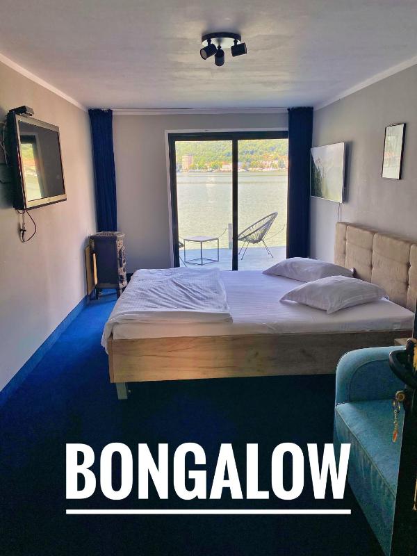 Bungalow - Water Front  image 1