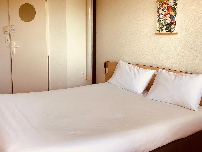 Double Room image 3