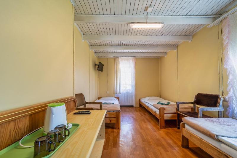 Economy Twin Room with Shared Bathroom image 2