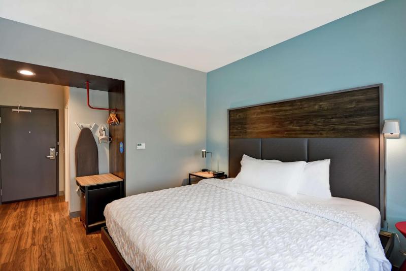 King Room image 3