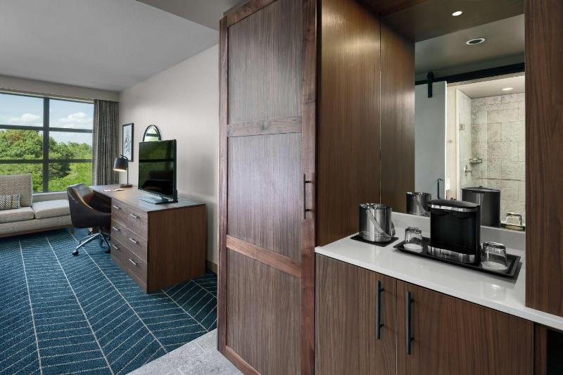 King Room image 2