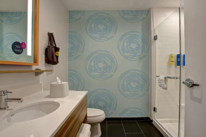 King Room image 3