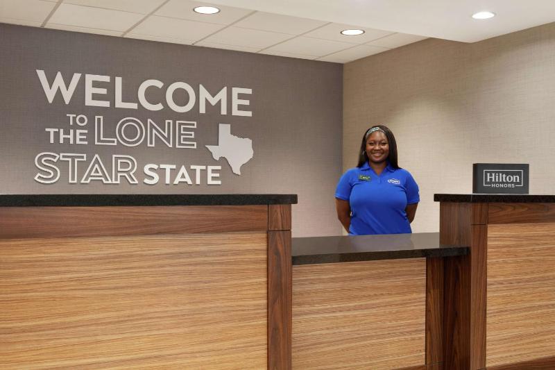 Hampton Inn Houston Hobby Airport - image 6