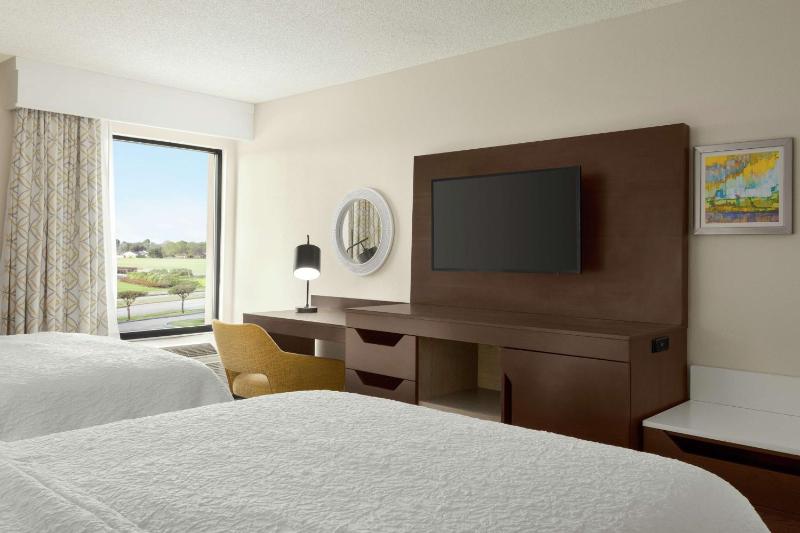 Hampton Inn Houston Hobby Airport - image 10