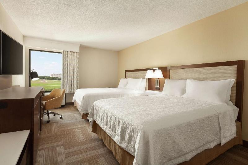 Hampton Inn Houston Hobby Airport - image 8