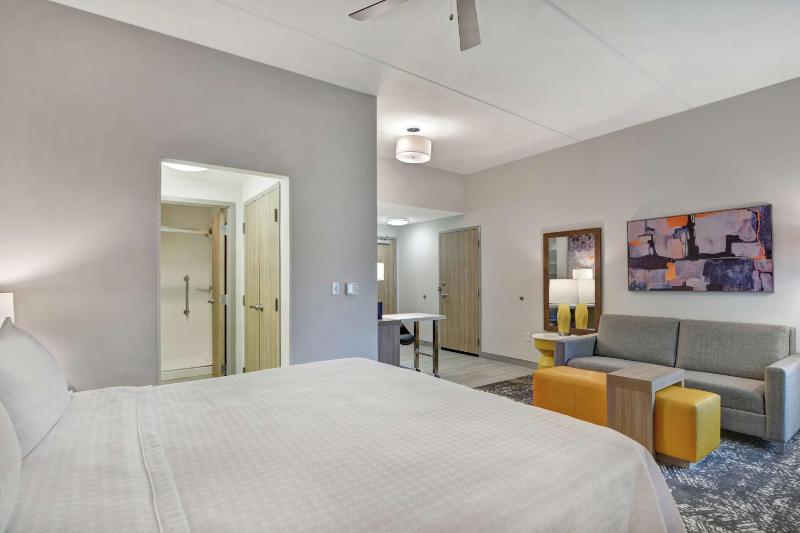 King Studio Suite - Non-Smoking image 1