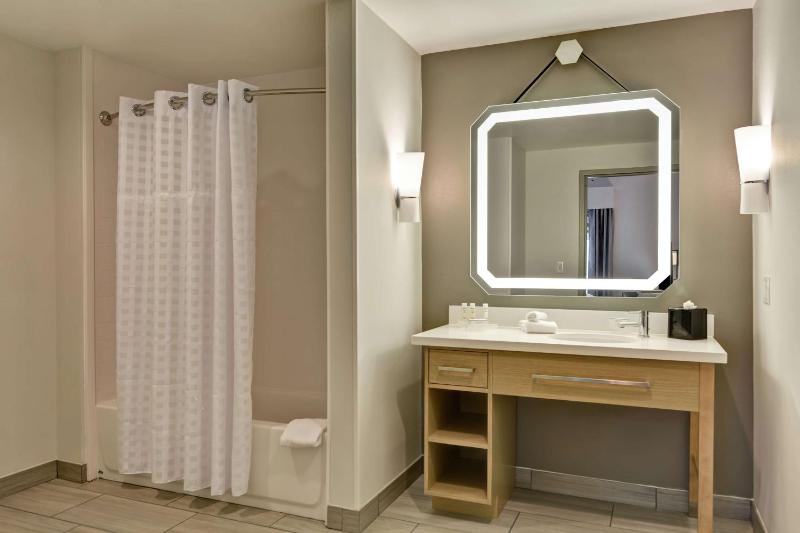 One-Bedroom King Suite - Non-Smoking image 2
