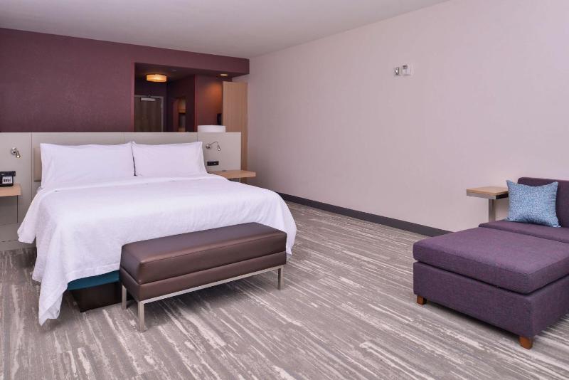 Deluxe King Room image 4