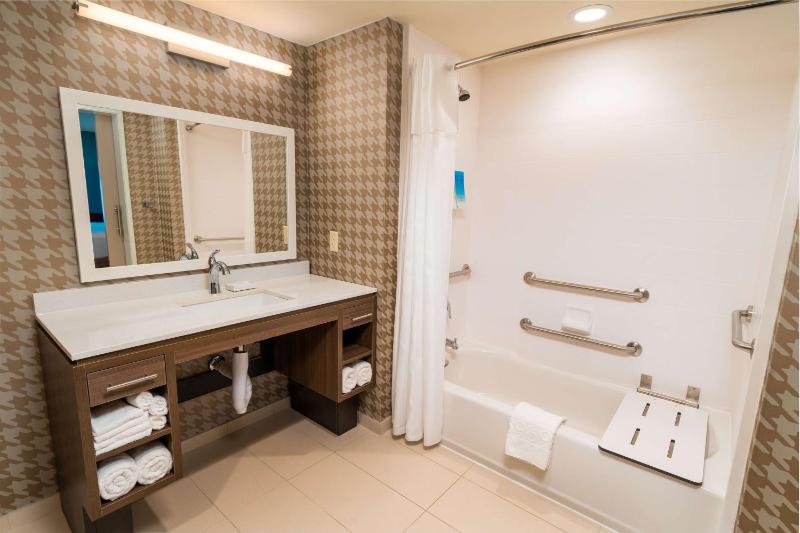 King Suite - Mobility Access/Non-Smoking image 2