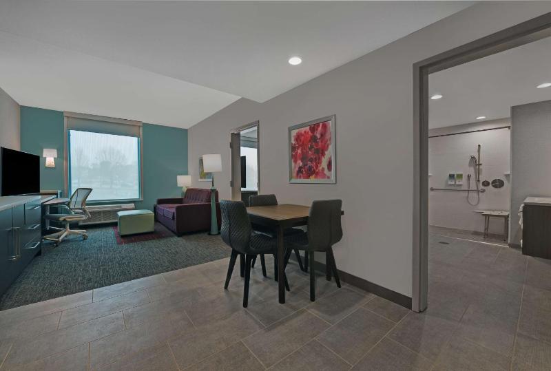 King Suite - Mobility Access/Non-Smoking image 3