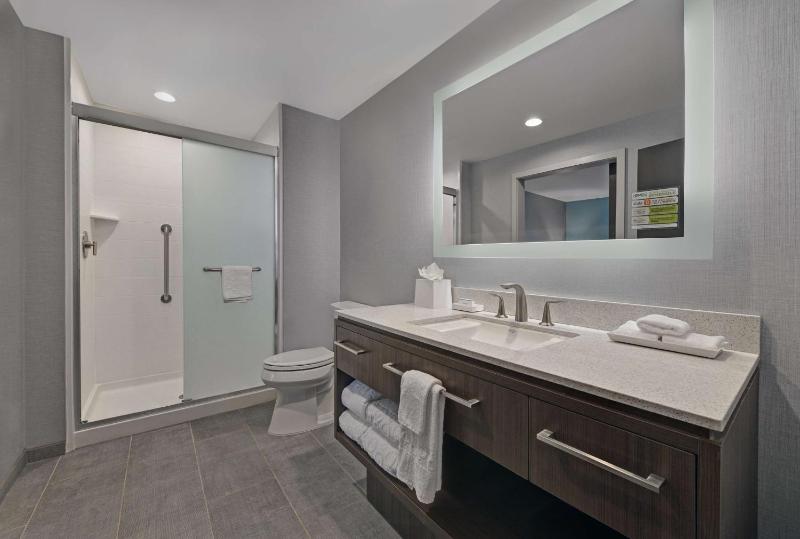One-Bedroom King Suite - Non-Smoking image 2