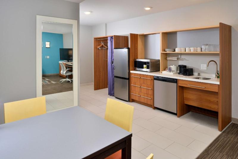 King Suite - Hearing Access/Non-Smoking image 4