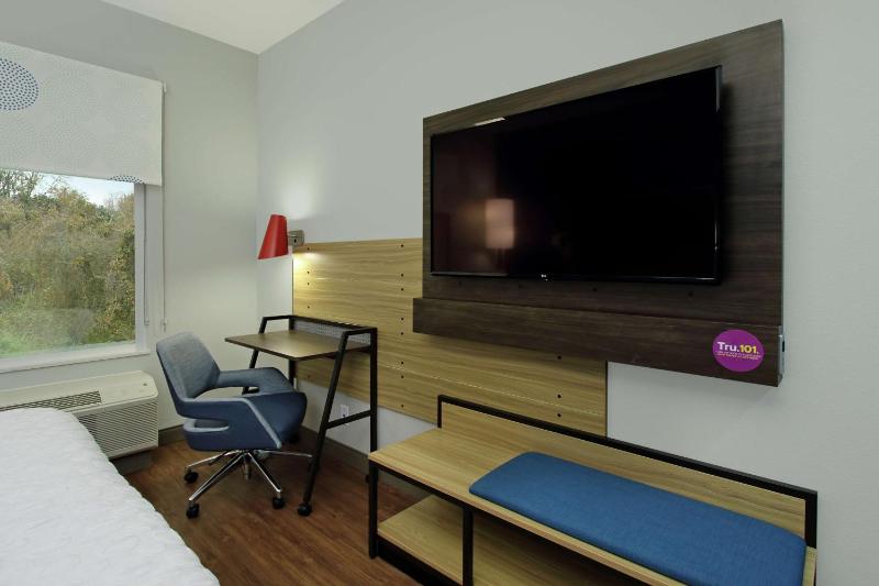 King Room image 3