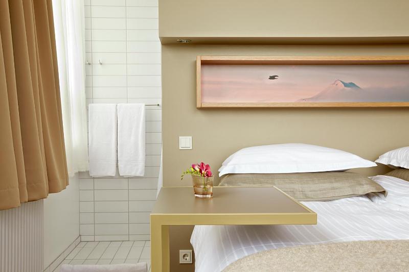 Twin Room image 4