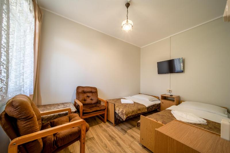 Twin Room with Private Bathroom image 1