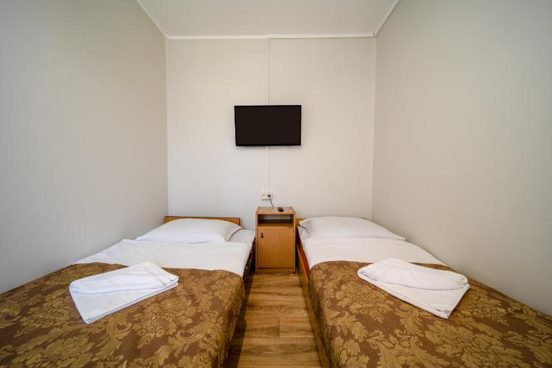 Twin Room with Private Bathroom image 4
