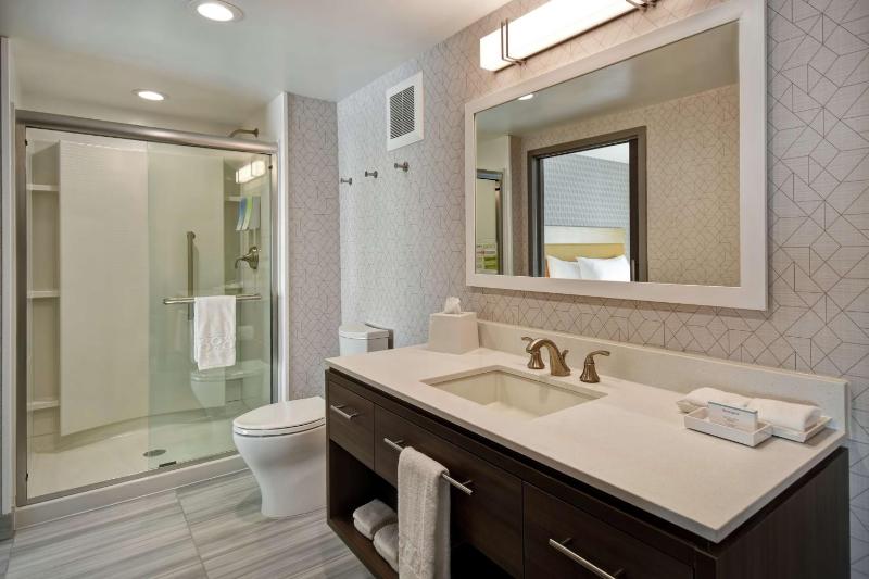 King Suite - Hearing Access/Non-Smoking image 2