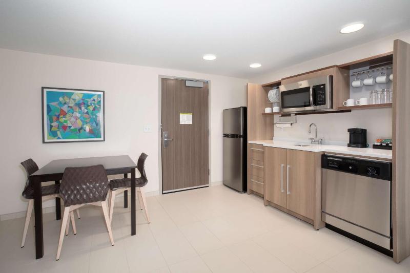 One-Bedroom King Suite - Non-Smoking image 2