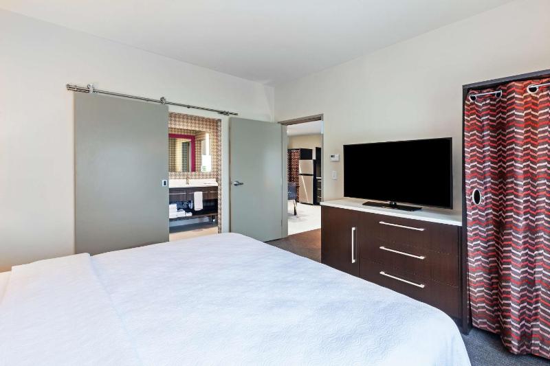 One-Bedroom King Suite - Non-Smoking image 3
