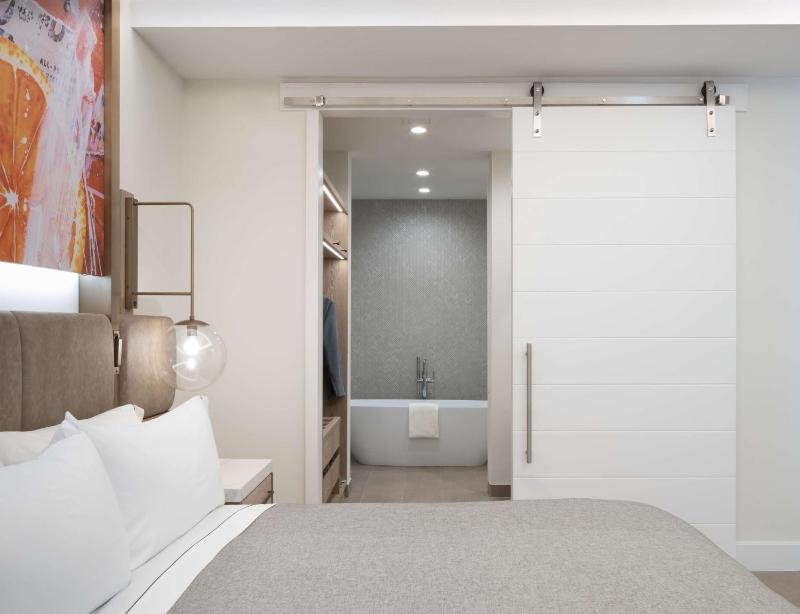 King Suite with Balcony image 2