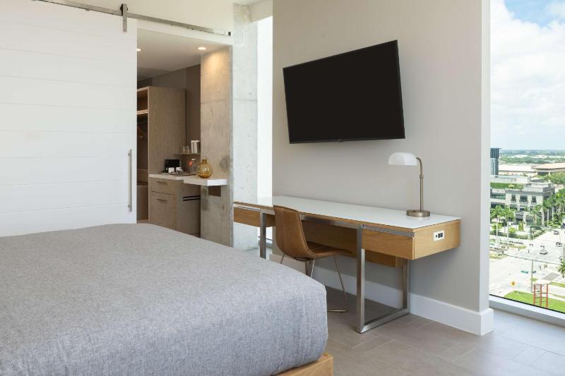 Corner King Room image 3