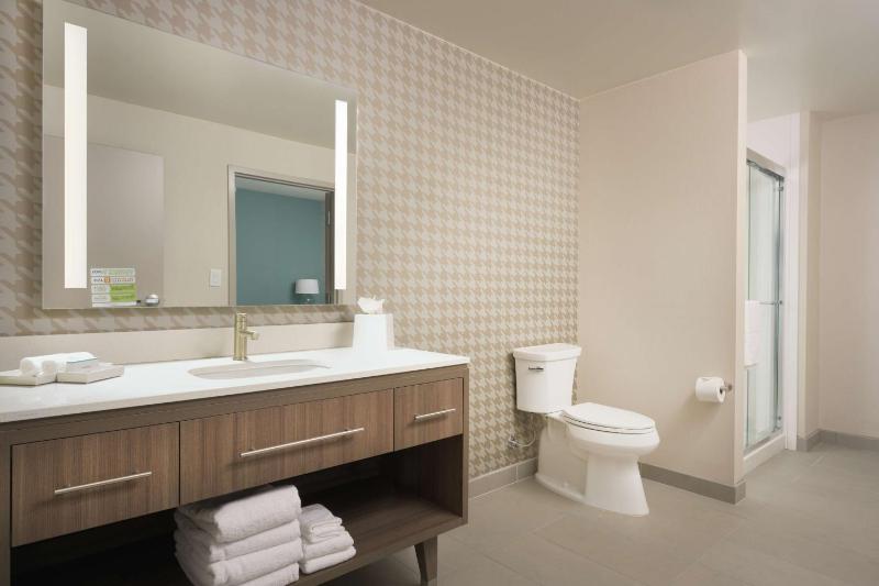 One-Bedroom King Suite - Non-Smoking image 2