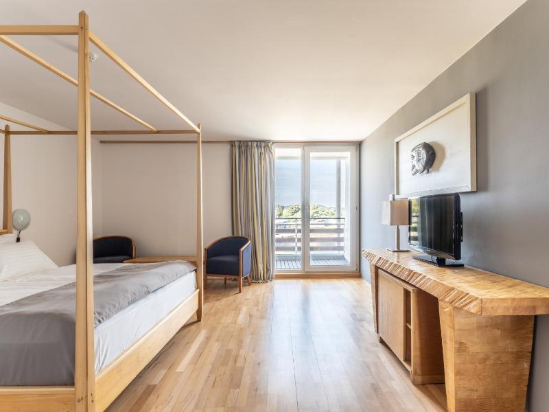 Standard Double Room image 4