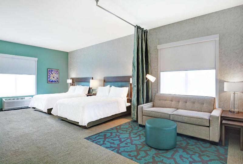 Queen Studio with Two Queen Beds - Non-Smoking image 4