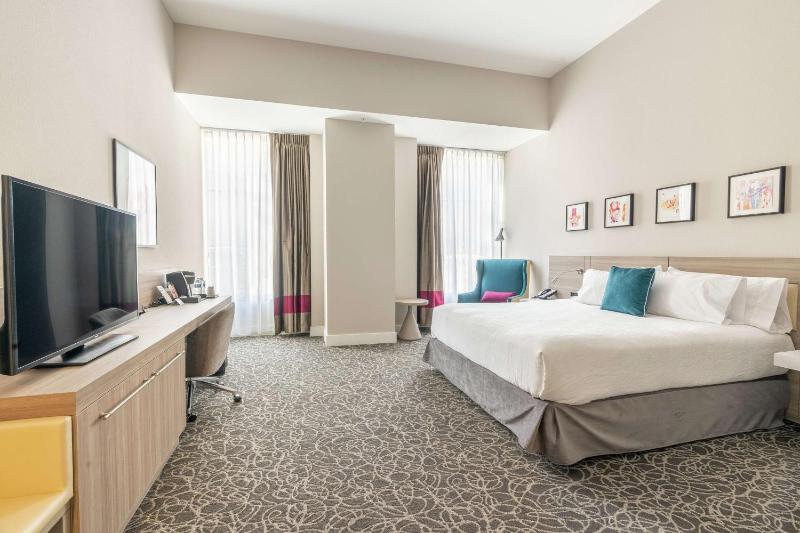 King Room with Transfer Shower - Mobility Access image 3