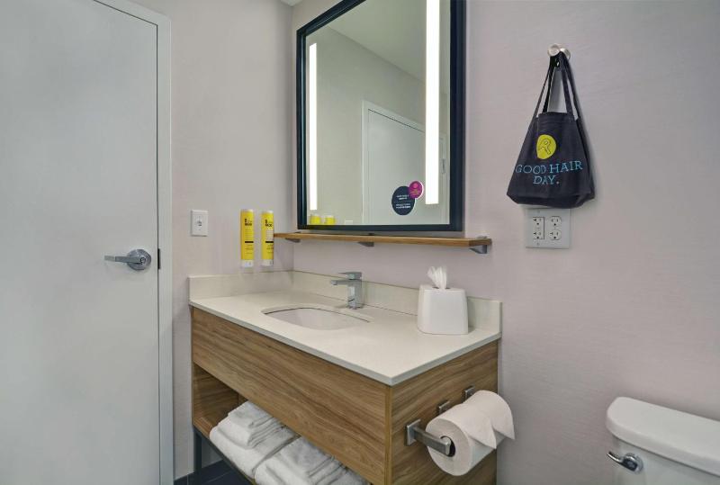 King Room image 4