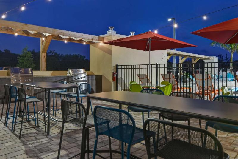 Home2 Suites by Hilton Sarasota I-75 Bee Ridge - image 6