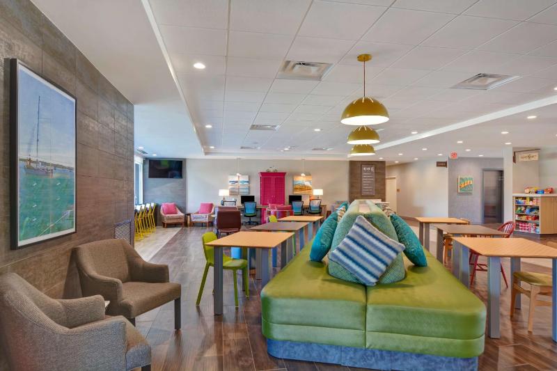 Home2 Suites by Hilton Sarasota I-75 Bee Ridge - image 21