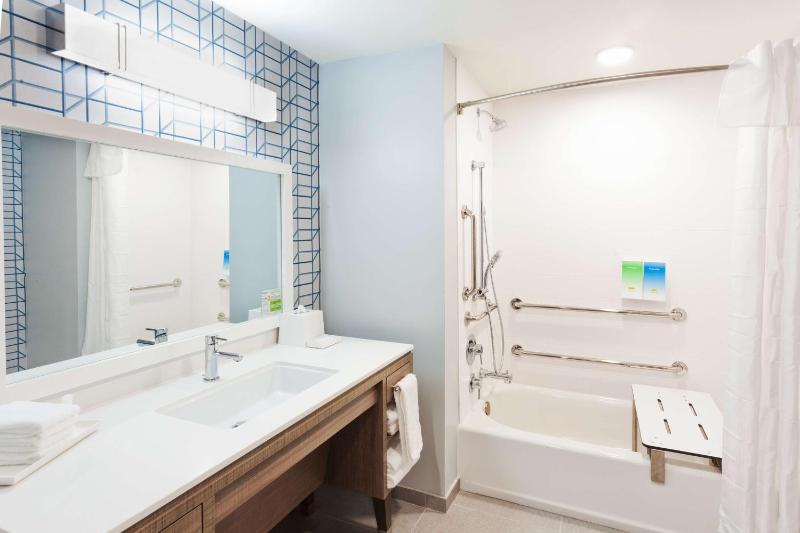 King Suite - Mobility Access/Non-Smoking image 2