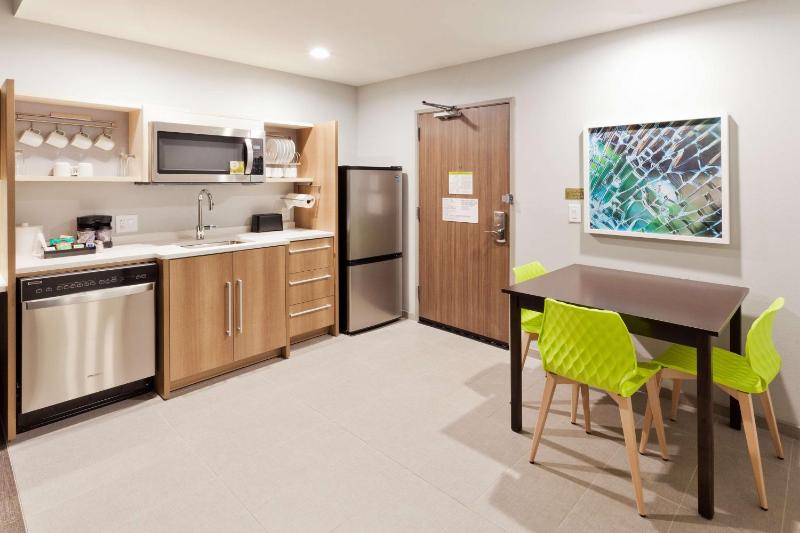 King Suite - Hearing Access/Non-Smoking image 3