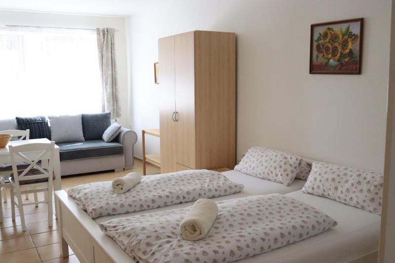 Double Room with Extra Bed image 3