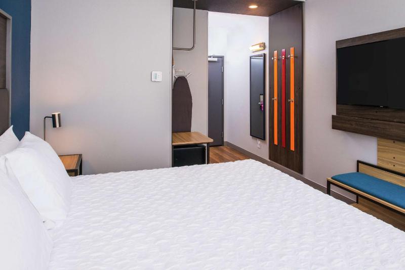 King Room image 4