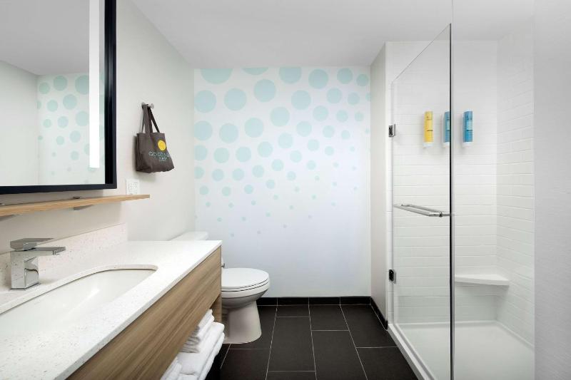 King Room image 3