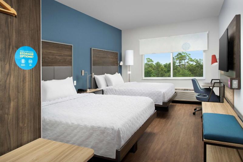 Queen Room with Two Queen Beds image 1