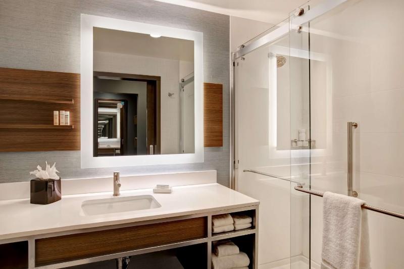 King Room image 2