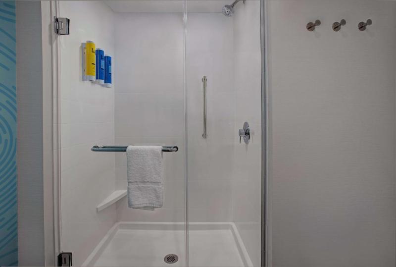 King Room image 3