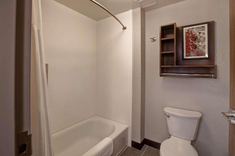 One-Bedroom Queen Suite with Two Queen Beds - Non-Smoking image 2